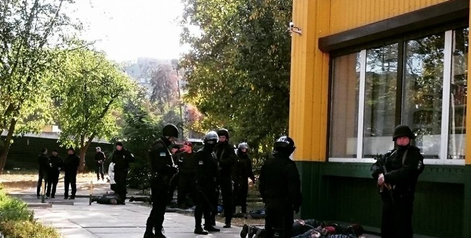Задержание вымогателей в Киеве / Фото: facebook.com/logvynenko?fref=ts