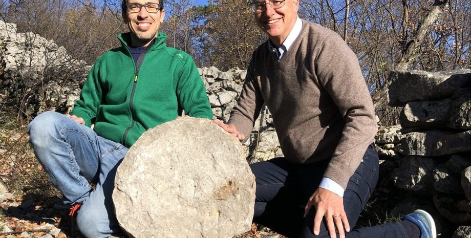 Италия, история, астрономия, археология, археологи, раскопки, артефакт, звезды, созвездия, находка, диск, ученые, солнце, карта, исследования, черная дыра, явление, изображение, звезды