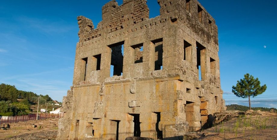 башня, Португалия, история, Римская империя, ученые, наука, археология, исследования, храм, тюрьма, сооружение, строительство, комплекс, гора, вилла