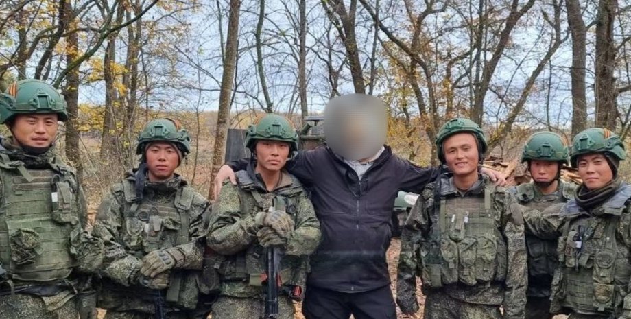 Военные КНДР во время учений на полигоне в РФ