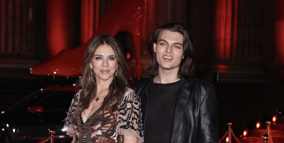 Элизабет Херли с сыном Дамианом Элизабет Херли, дамиан Херли, спектакль дьявол носит прада, элтон джон, элизабет герли стиль