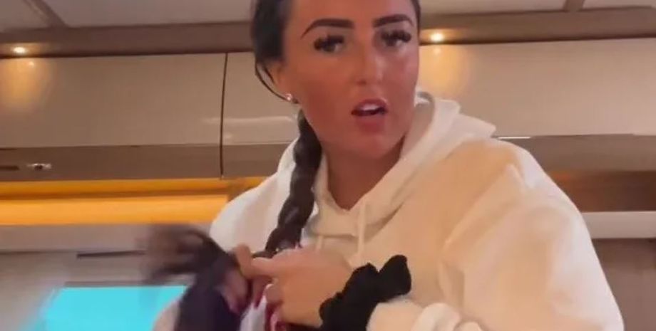 Жилье за копейки, недвижимость, женщина поселилась в сарае, как она там живет, экономия на аренде, без ипотеки