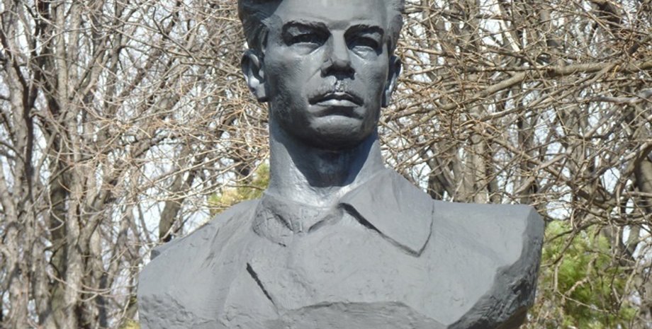 Памятник Постышеву в Харькове / Фото: shukach.com