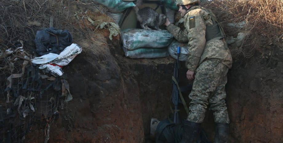 військові, солдат в окопі, солдат на позиції
