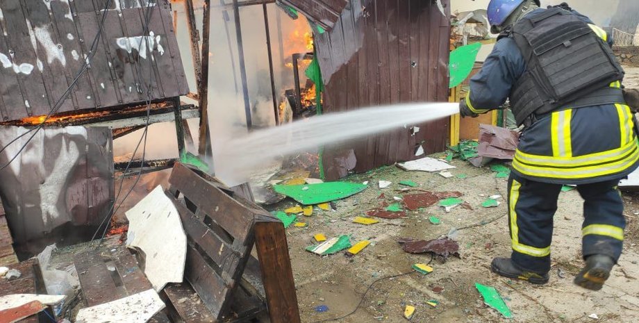 ДСНС, рятувальник, пожежа, гасіння пожежі