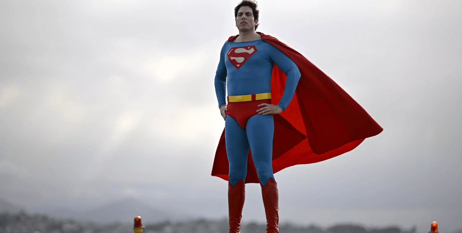 Мужчина похожий на Супермена, костюм, супргерой, случайно стал знаменитостью, адвокат, похож на Супермена