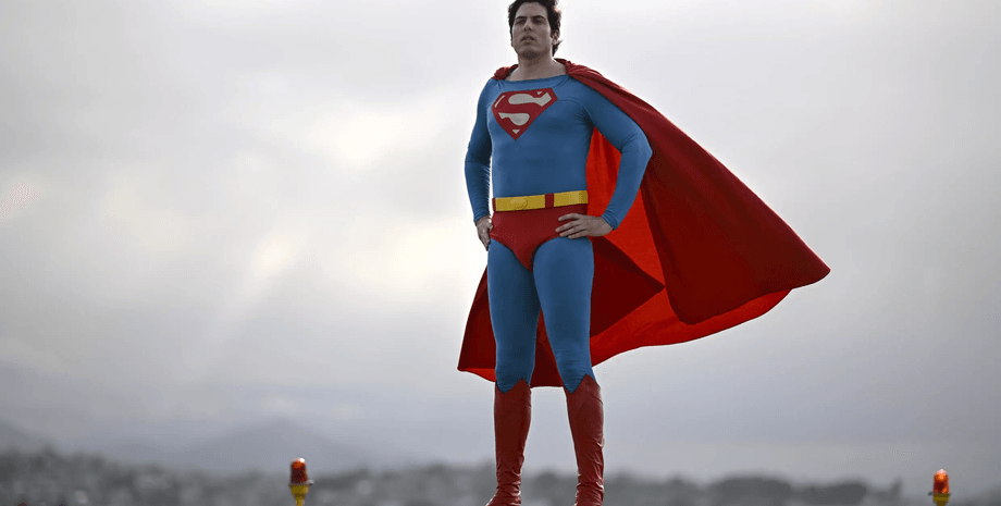 Мужчина похожий на Супермена, костюм, супргерой, случайно стал знаменитостью, адвокат, похож на Супермена