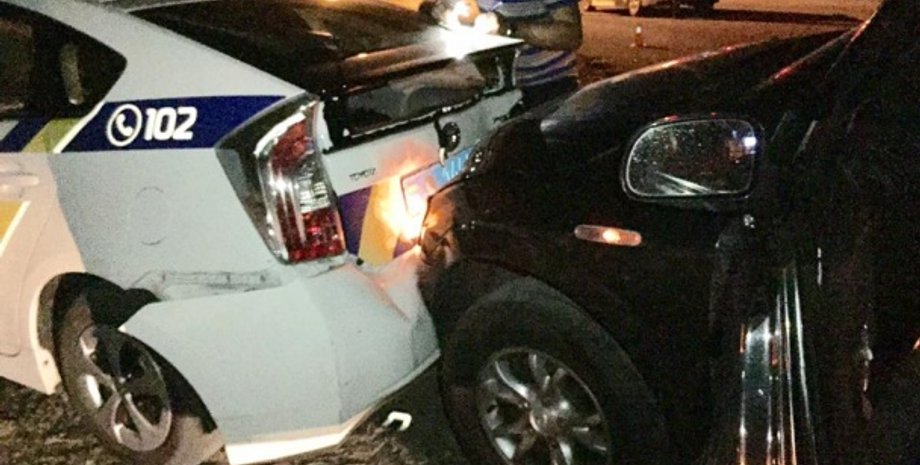 Поврежденный патрульный автомобиль / Фото: Facebook