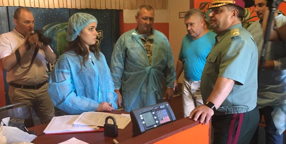 Полторак нагрянул c проверкой в воинскую часть / Фото: facebook.com/Степан-Полторак