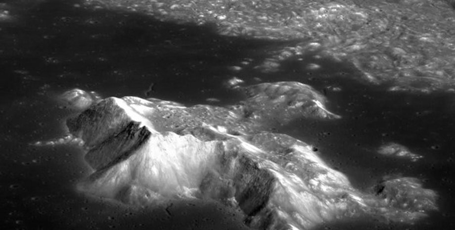 Місяць, кратер, зворотний бік Місяця