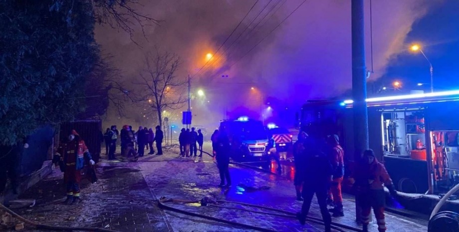 Według burmistrza Gennady'ego Trukhanova fala wybuchowa uszkodziła do 30 budynkó...