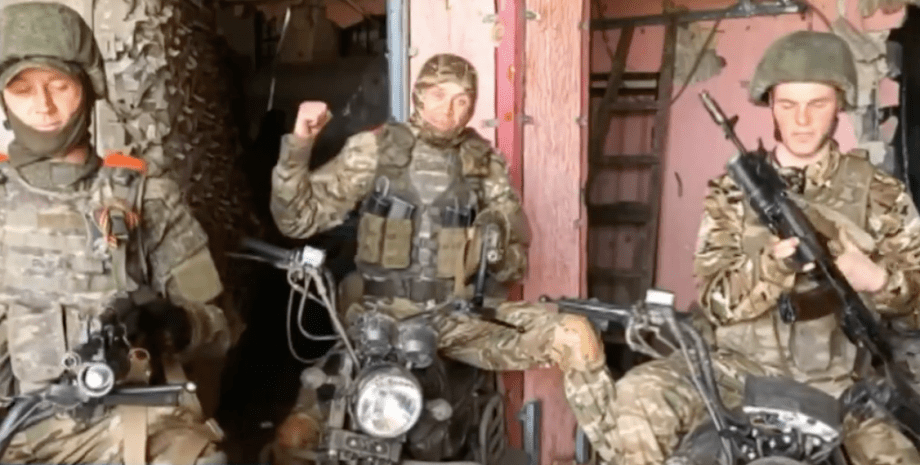 Російські мотоциклісти їдуть на штурми