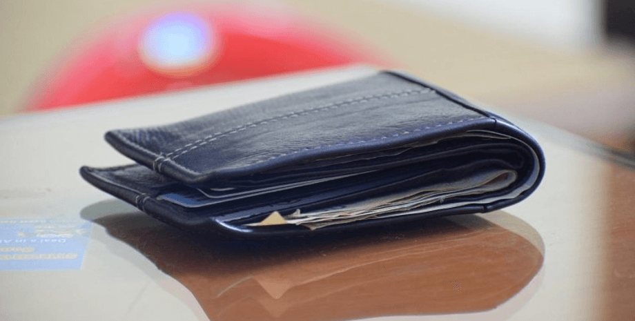 Гаманець, гаманець, велика сума, 10 тисяч доларів, готівка, загубив гаманець, повернули загублений гаманець, на вокзалі