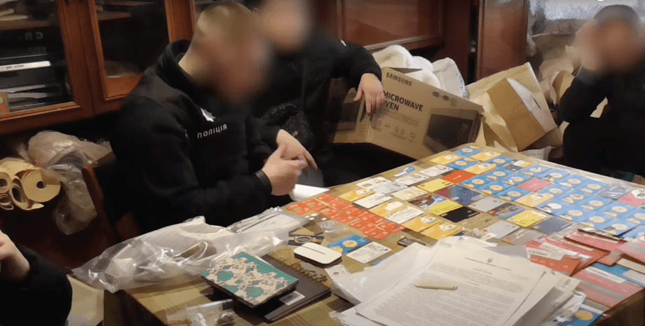 Обшук, кіберполіція, нацполіція, мобільні номери, сім-карти, сімки, сімкарти, поліцейські, поліція, правоохоронці