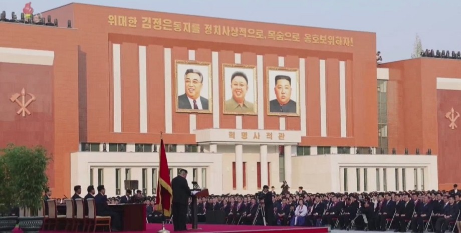 Ким Чен Ын портрет, ким чен ын, культ личности, северная корея, кндр