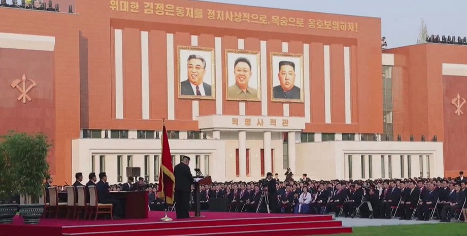 Ким Чен Ын портрет, ким чен ын, культ личности, северная корея, кндр