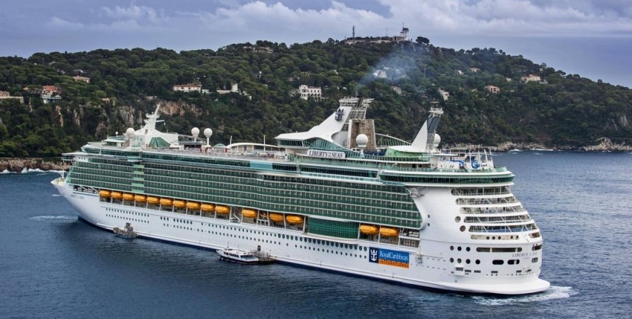 Турист прыгнул с круизного лайнера, корабль Liberty of the Seas компании Royal Caribbean, туризм, курьезы