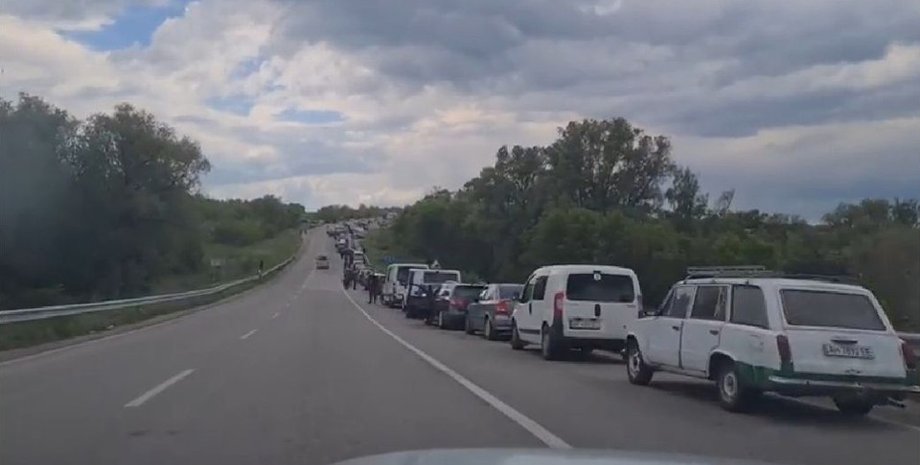 Очередь в сторону Запорожья, очередь на блокпосту