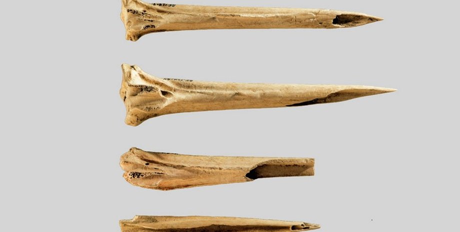 Кости, первые татуировки