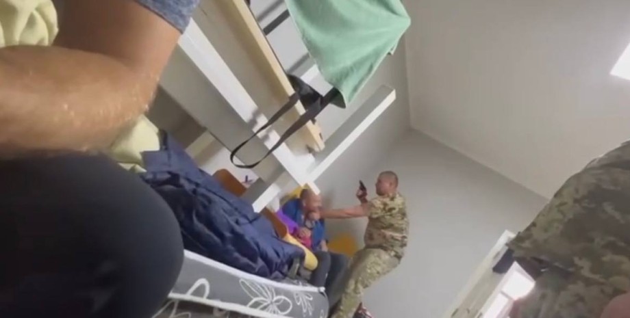 Військкомат у Самборі співробітники ТЦК, ДБР, Державне бюро розслідувань, військкомати, ТЦК і СП, Самбір, Львівська область