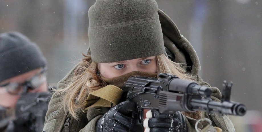 Многие граждане Украины записываются в резерв на случай масштабной войны.