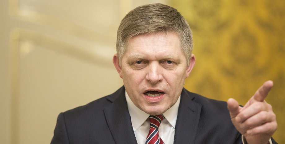 Роберт Фіцо погрожує перекрити світло