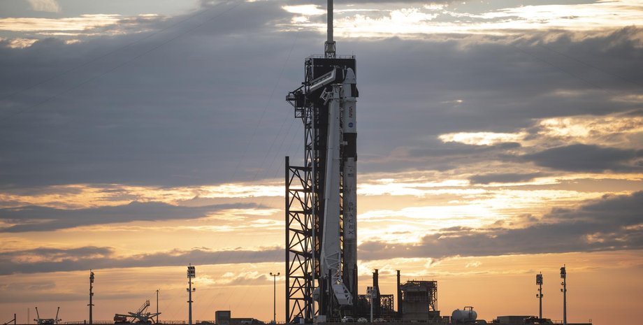 космічний корабель Crew Dragon, мкс, запуск