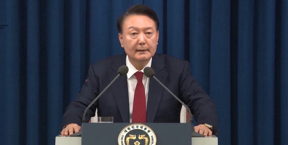 Юн Сок Ель, Южная Корея, военное положение, фото