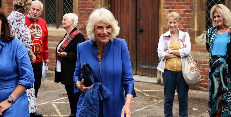 Королева Камилла, модные образы королевы камиллы, король чарльз, книжный фестиваль