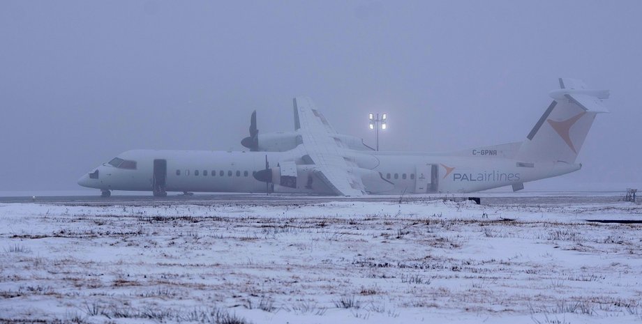 літак, канада, проблеми з шасі, аварія