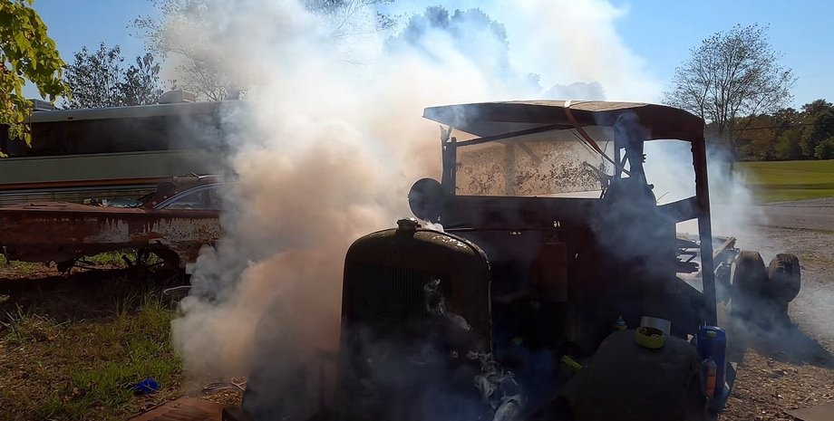 Ретро, ретро-авто, занедбані авто, GMC, вантажівки