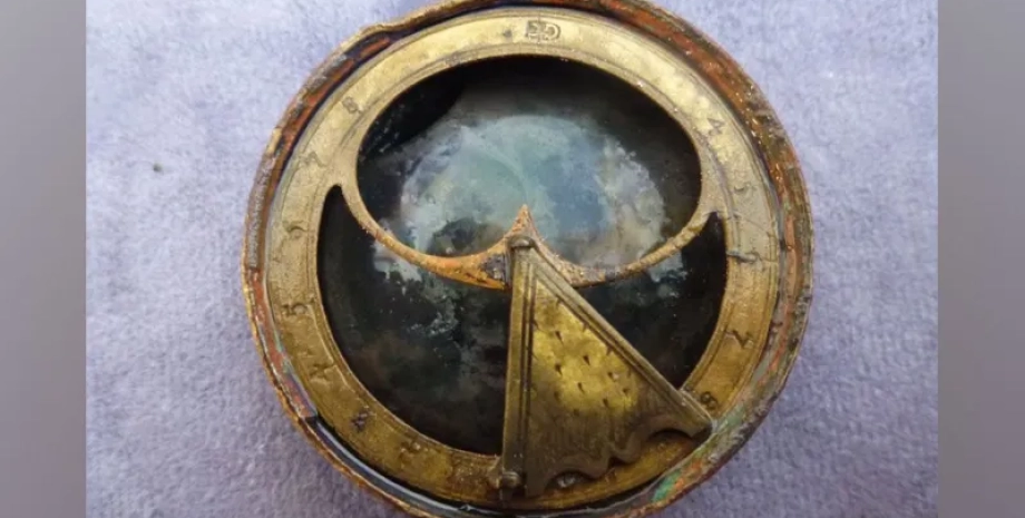 компас Лондон, пушка, корабль, Англия, Темза, король, Яков II, Карл II, судно, авария, порох, история, борт, вооружение, море