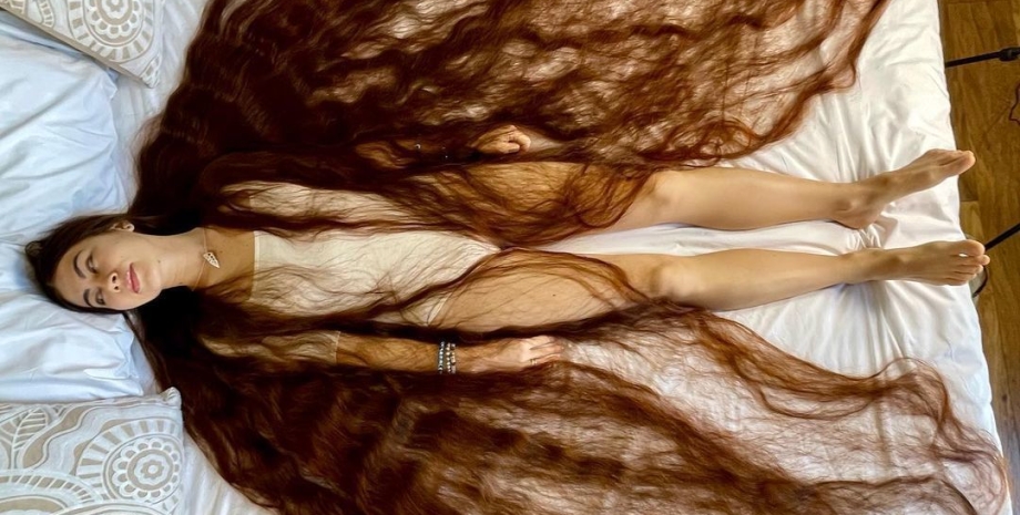 Алия Насырова с самыми длинными волосами на планете, Книга рекордов Гиннеса, титулы, внешность