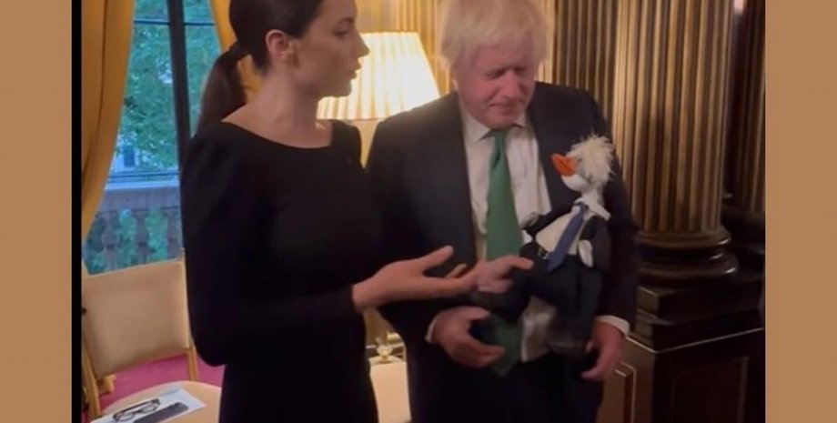 борис джонсон, новости винницы, украинцы в лондоне, поддержка Украины, война в Украине, война с РФ кукла гусь джонсон