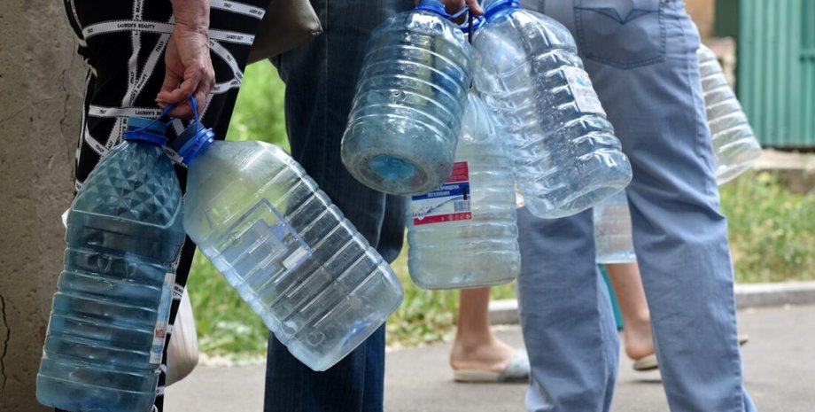 Украина могла бы объявить водное перемирие и помочь жителям Донецка