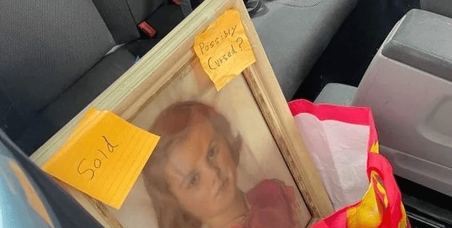 "Проклята" картина, портрет, дівчина в червоному, приносить нещастя, двічі повертали в магазин, соцмережі, малюнок,