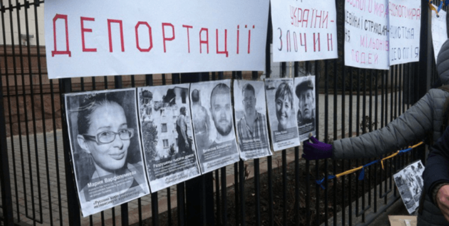 Митинг под российским посольством в Киеве / Фото: twitter.com/Bezruck, twitter.com/ivaputilov