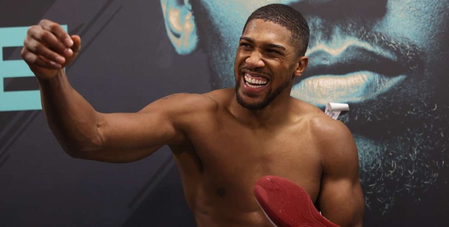 Джошуа зробив фото з українським прапором і логотипом ГУР Ентоні Джошуа прапор Україна