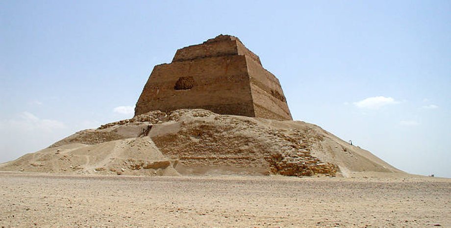 Пирамида Мейдум. Wikipedia