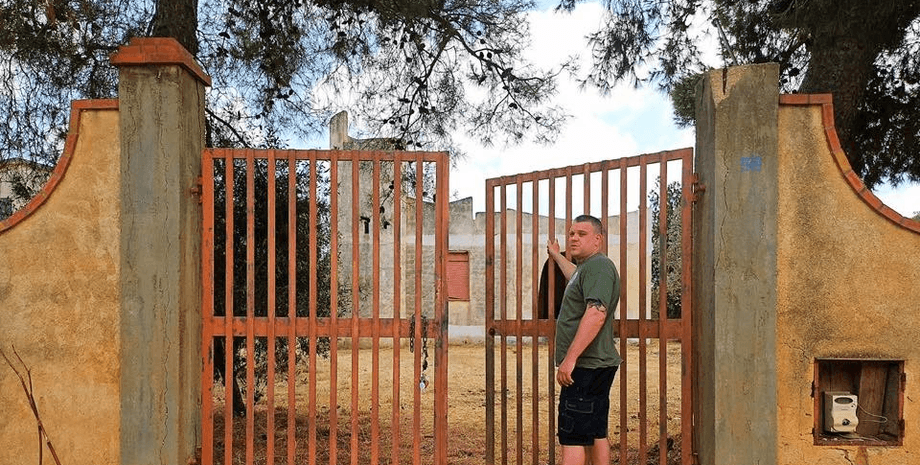 мужчина вилла Мужчина купил дом на острове за копейки: теперь делает виллу мечты своими руками