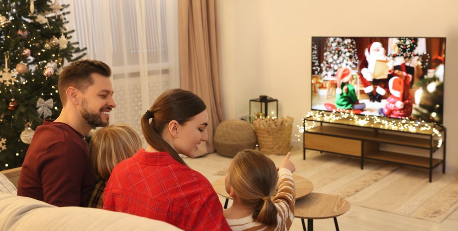 Новий рік, телевізор, сім'я