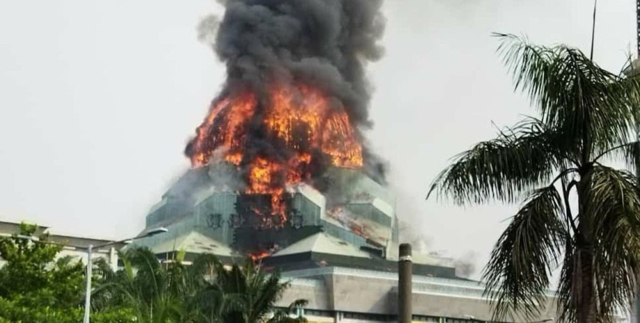 Пожежа у мечеті Джакарти