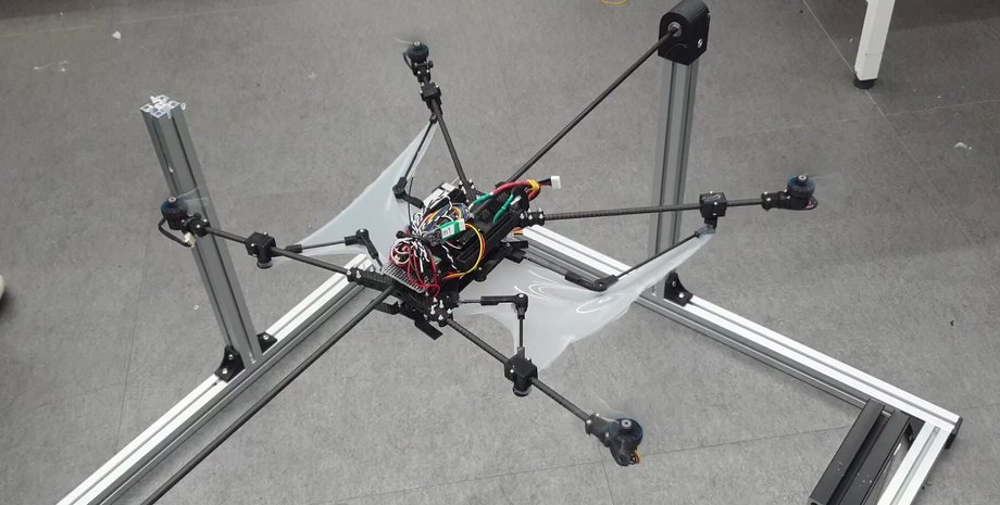 Дрон із крилами білки-летяги