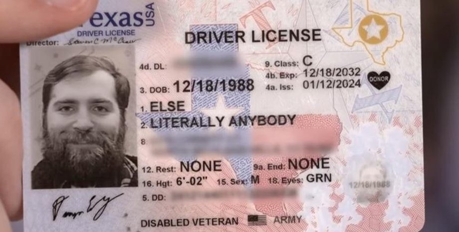 Чоловік перейменував себе на буквально будь-хто інший, щоб взяти участь у виборах, вибори президента США, курйози