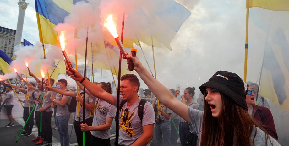 акція Нацкорпуса — смолоскипна хода