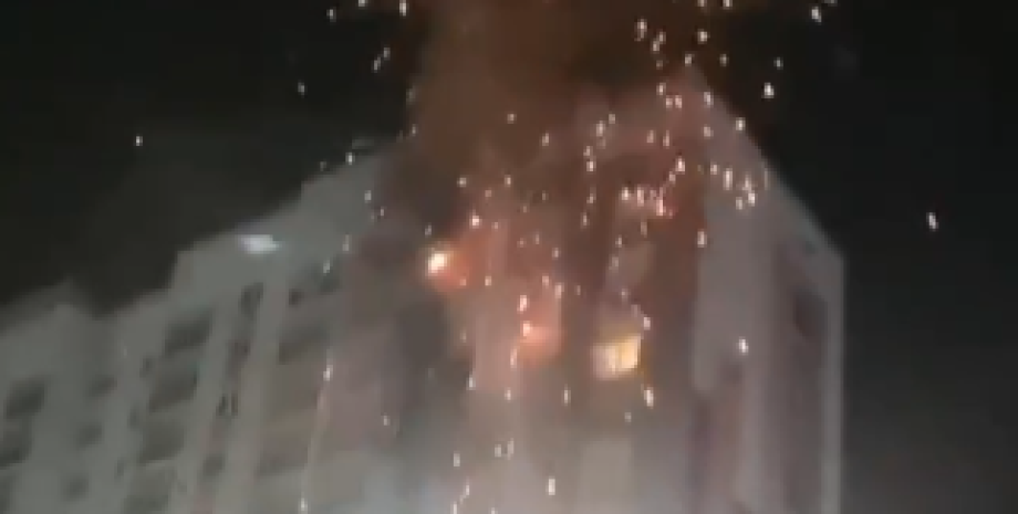 Влучання безпілотника у багатоповерхівку Влучання безпілотника у багатоповерхівку