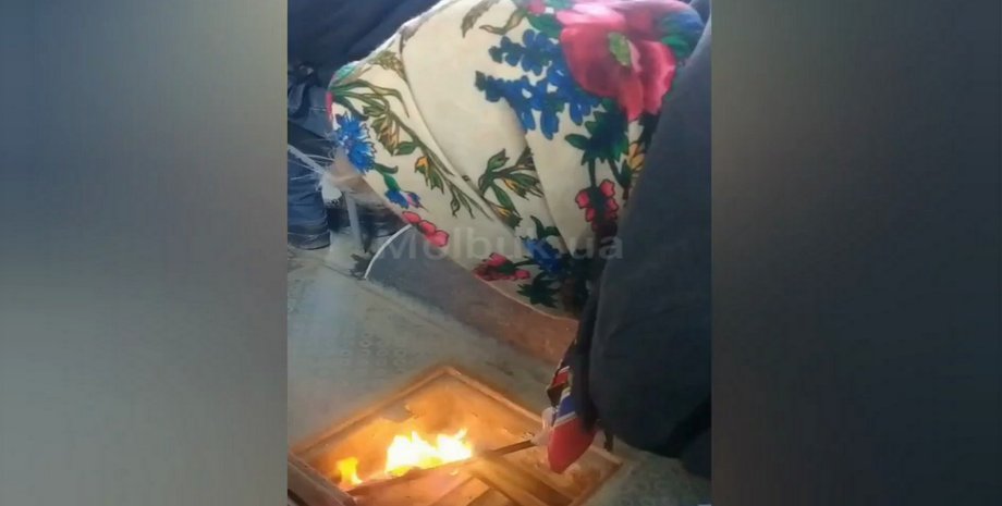 троллейбус, черновцы, водитель, отогревала, факел, огонь, пассажиры