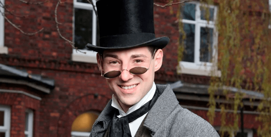 Чоловік помітив двійника на фото 1905 року, мандрівник у часі, знайшов двійника, вікторіанська епоха, стиль одягу