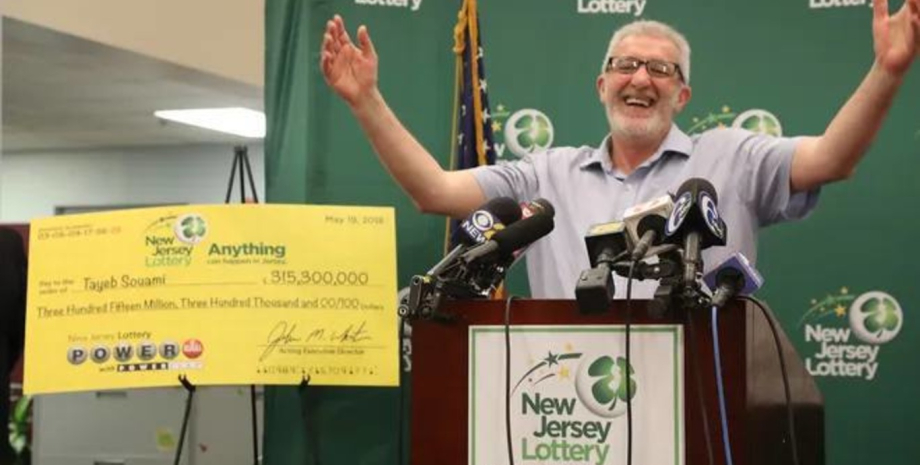 Победитель лотереи Победитель лотереи, деньги, приз, сорвал джекпот, хотел вернуть сок, не было денег, стал миллионером, крупная сумма,