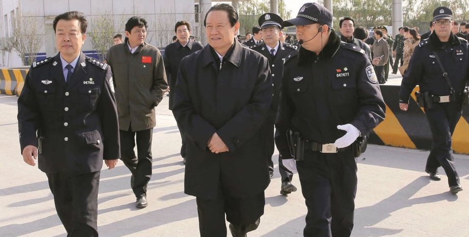 Арест Чжоу Юнкана / Фото: AP